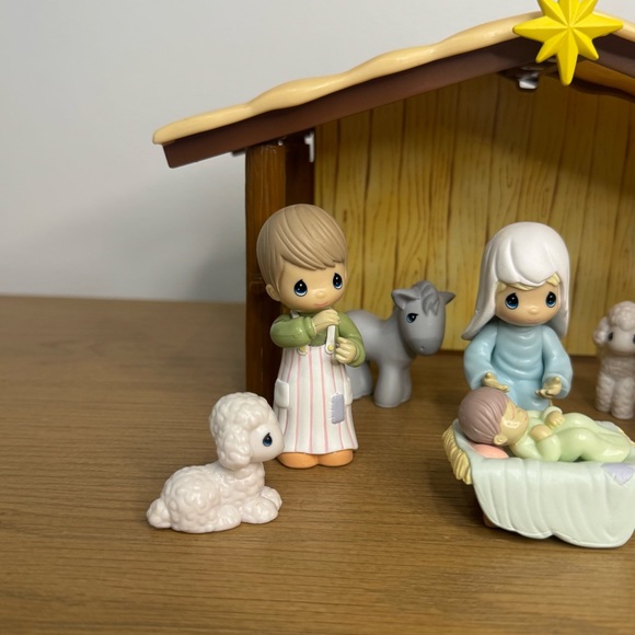NIB Rare Avon Precious Moments Nativity Playset - Complete 2002 - Picture 2 of 8
